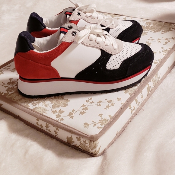 Tommy Hilfiger Shoes - Tommy Hilfiger BNWT mix suede sneakers